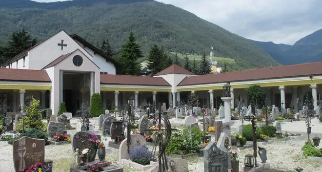 Bressanone, furti al cimitero