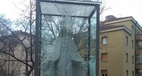Danneggiata ancora la Madonnina delle passeggiate di via Genova
