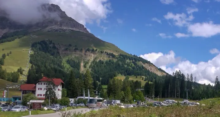 Hotel di lusso, proteste a Carezza