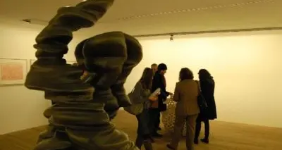 Arte: Cragg, forma e movimento