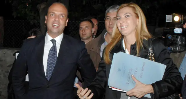 “Inutili idioti”, Biancofiore attacca: \"Sono disgustata da Alfano\"