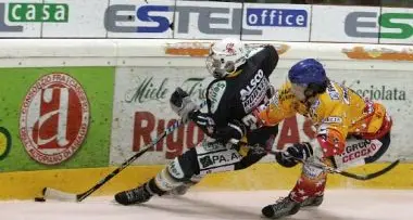 Hockey: Val Pusteria sconfitto, scudetto all'Asiago
