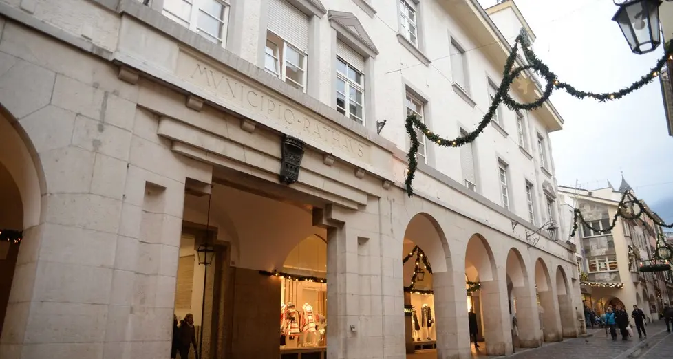 La commissione edilizia non decolla, quinta fumata nera