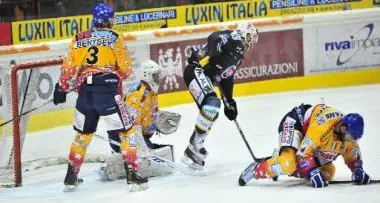 Hockey finale scudetto: Val Pusteria batte l'Asiago (5-3) e si porta 2-0 nella serie