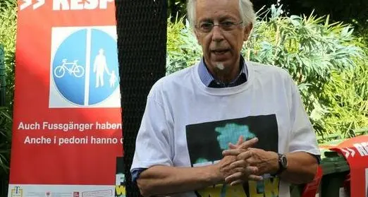 La campagna: «Basta con i ciclisti prepotenti»