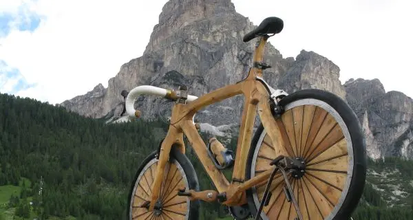 A Corvara «assalti» alla maxi bicicletta, si pensa a un recinto