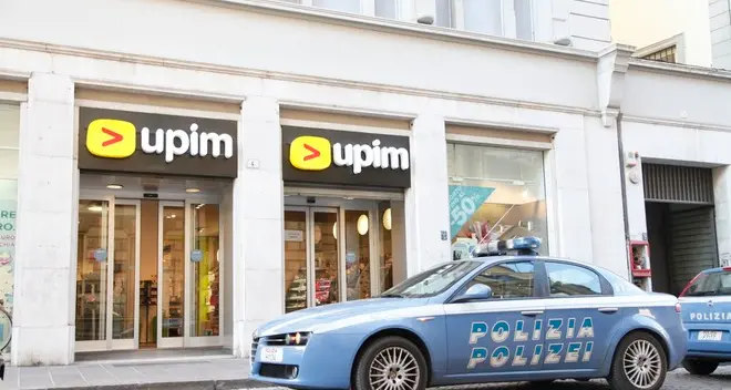 Rapina a mano armata all’Upim: minacciato il direttore