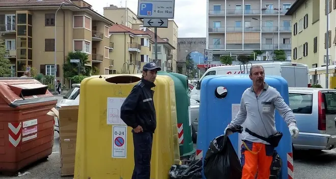 Rifiuti, in città 7mila tonnellate in meno