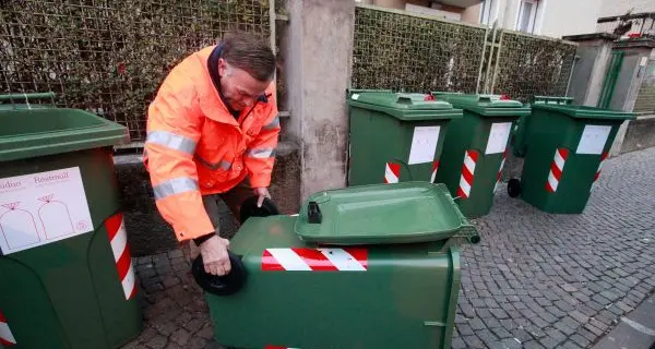 Bidoncini, ecco le «istruzioni per l’uso»