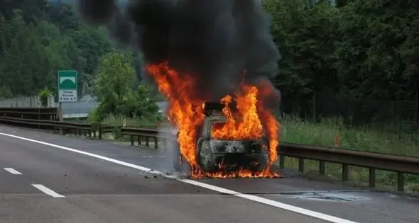 Auto in fiamme, 8 chilometri di coda sull’A22