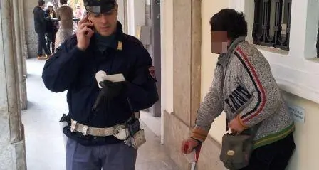 Sfruttava i minorenni per mendicare: espulso