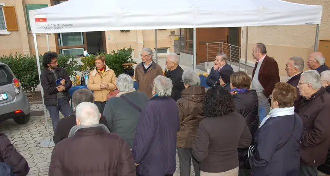 Via Parma, installati gli ascensori esterni