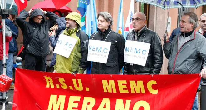 Sciopero generale, i sindacati davanti a Palazzo Ducale
