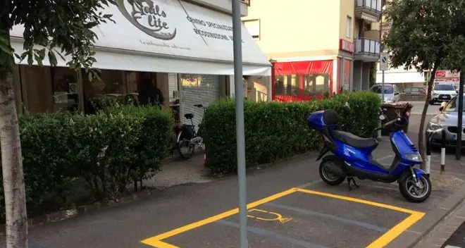 Piazzole dei nuovi bidoncini, in città monta la rabbia