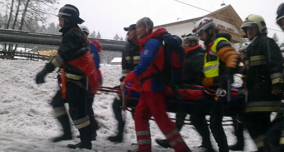 Due turisti volano nel dirupo e muoiono
