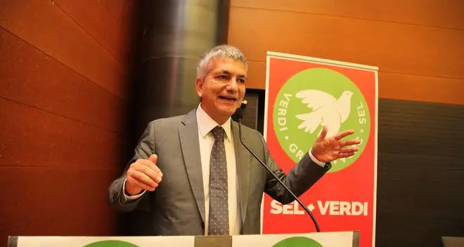 Vendola a Grillo: «Il mondo non cambia con le parolacce»
