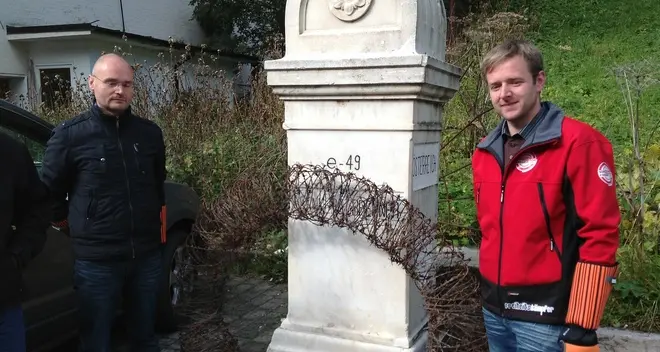 Gli attivisti della Klotz hanno deposto una corona di spine al Brennero