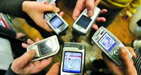 La polizia postale sequestra 150 telefoni cellulari