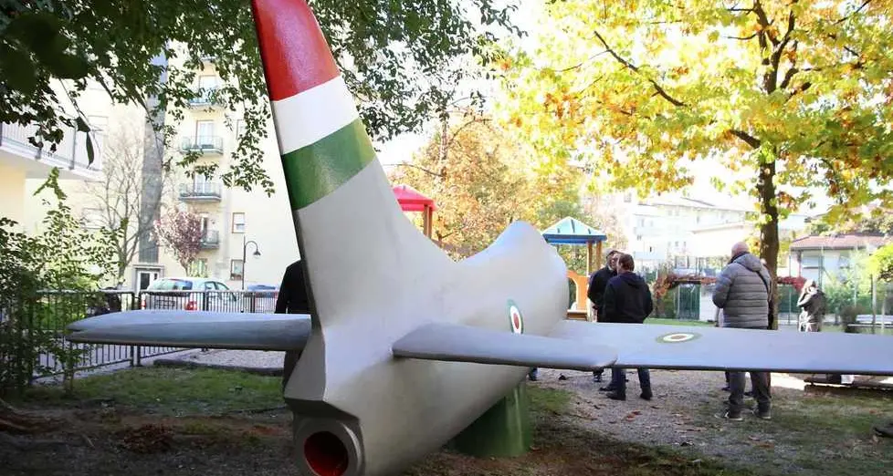 L’aereo Fiat G91 è tornato Bimbi di nuovo a bordo