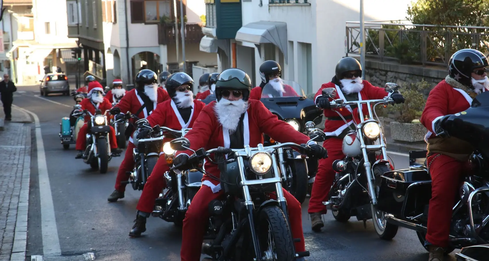 Bolzano, il tour dei Babbi Natale in moto quest'anno farà tappa in tutti i quartieri