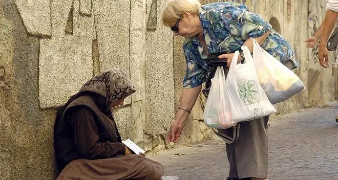 Mendicanti a Merano, dopo la multa la visita ai Servizi sociali