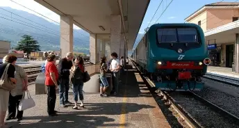 Egna: tentata violenza sul treno, arrestato