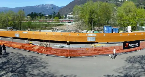 Talvera, passerella pronta ma problemi a un pilone