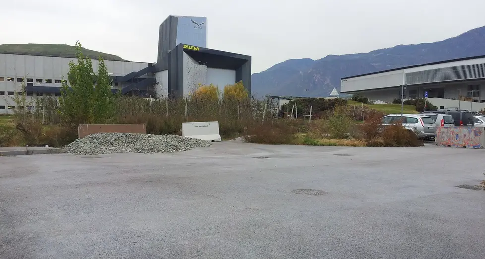 Profughi, a giorni nei nuovi container vicino alla Salewa