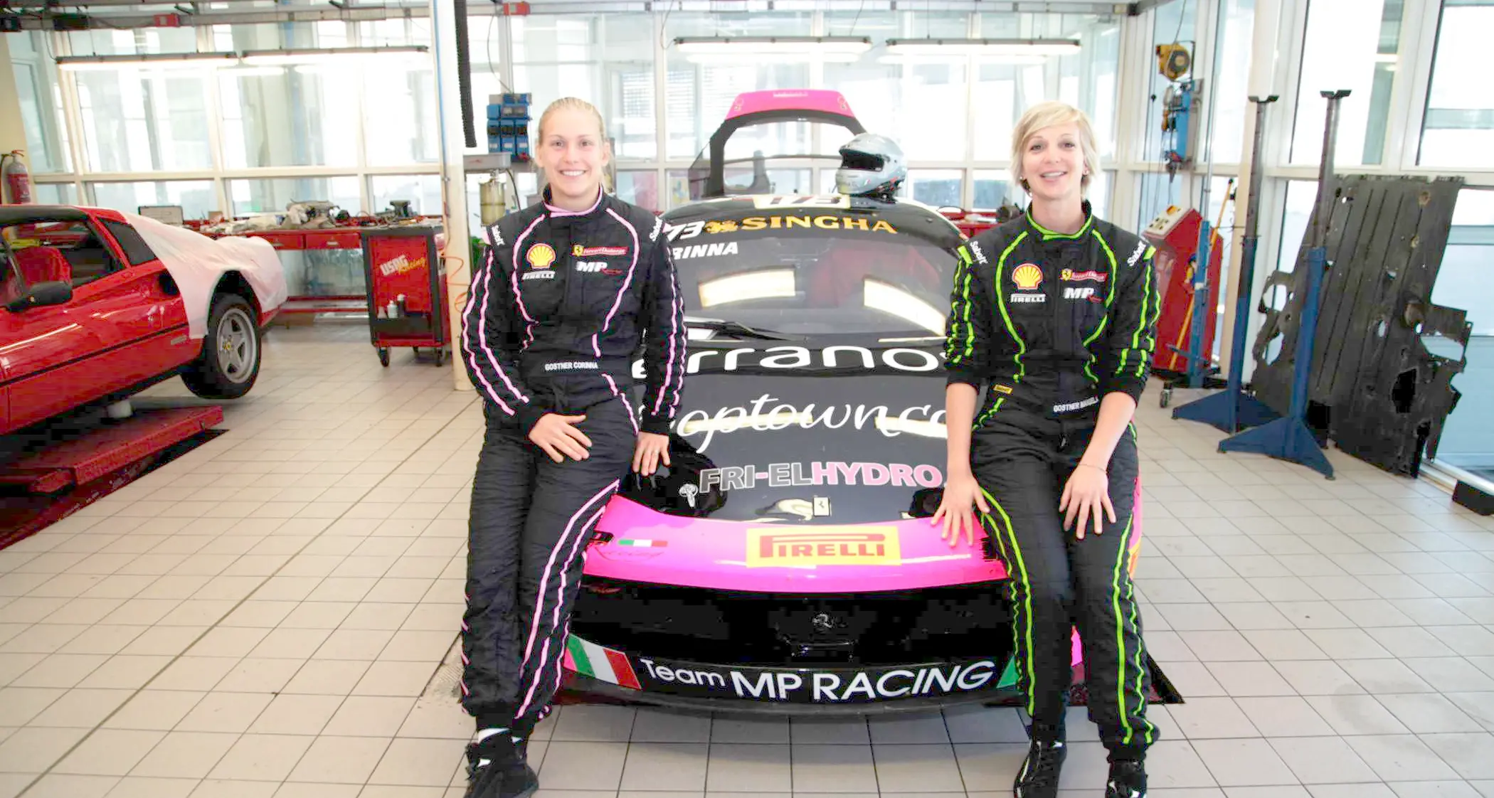 Manuela e Corinna Gostner a tutto gas con la Ferrari