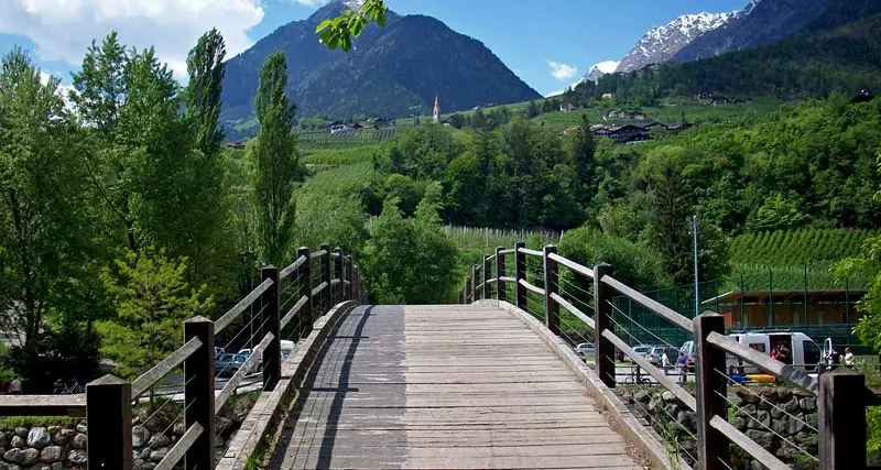 San Martino, finisce con la bici nel Passirio: morto un anziano