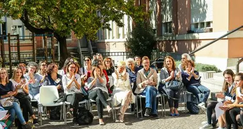 Bolzano, al liceo Marcelline gli studenti festeggiano i professori