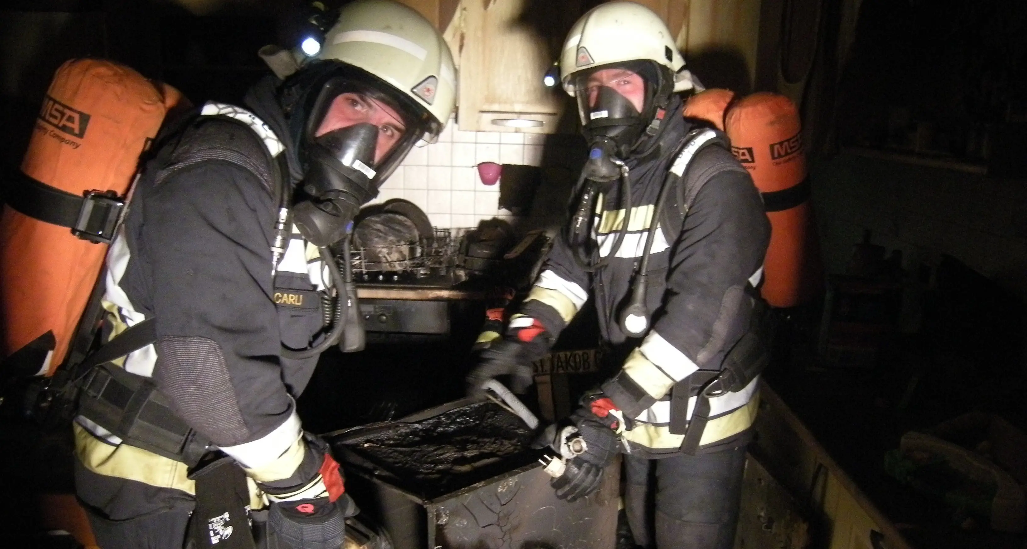 Cucina in fiamme: spento un incendio in via Fiume 4
