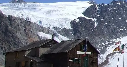 Curon, un cubo al posto del rifugio Pio XI