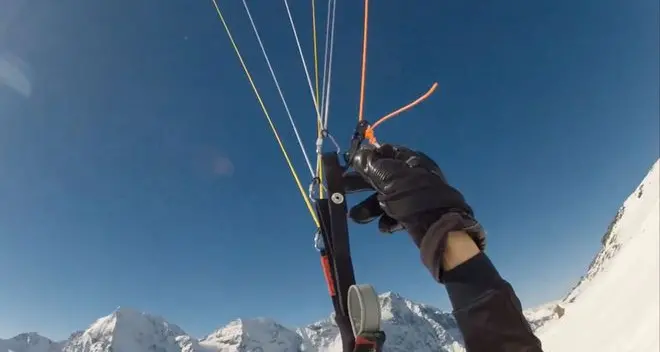 “Freeride Hero” dà spettacolo sul ghiacciaio di Solda