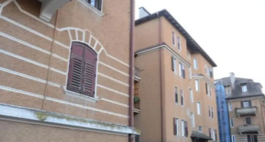 Non restituiscono la casa, il Comune li denuncia