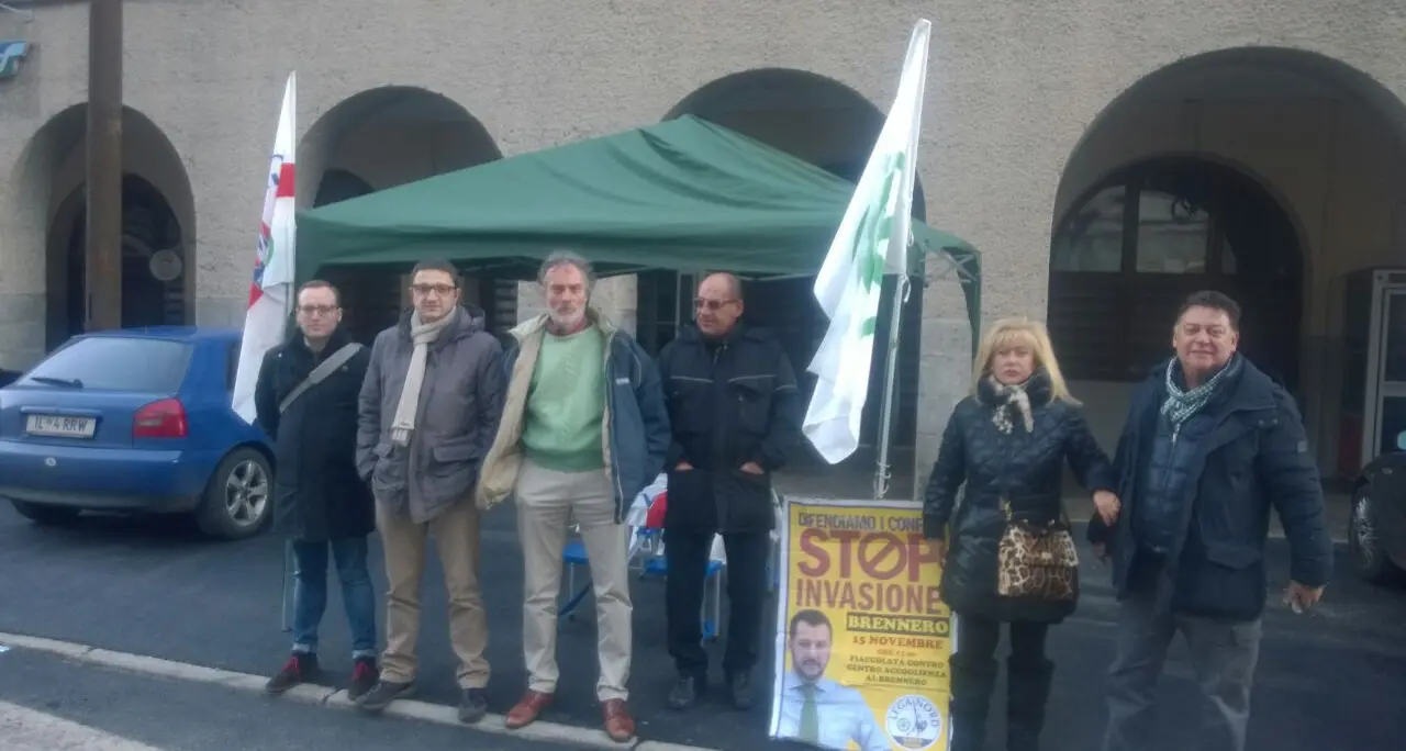 Brennero, raccolta firme della Lega contro il centro profughi