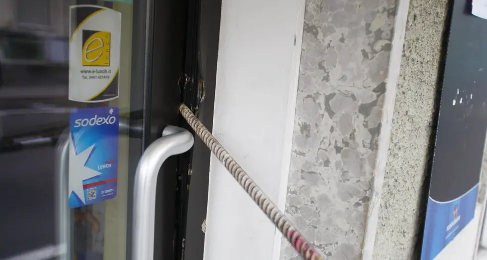 Piani, forzata la porta della pizzeria Queen
