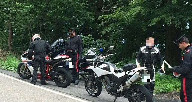 Controlli sui passi nel fine settimana: un biker su tre non è in regola