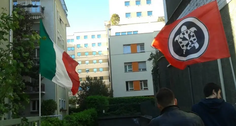 Bolzano, 17enne aggredito perchè ha la suoneria con \" Bella ciao\". Indagini sui militanti di CasaPound