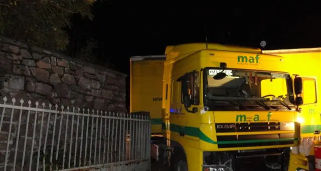 Prato Isarco: tir incastrato lungo la Statale, proteste degli automobilisti