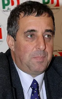 Duce, Spagnolli a Durnwalder «Non solo oscurare»