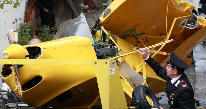 Aereo caduto, l’ipotesi è disastro colposo