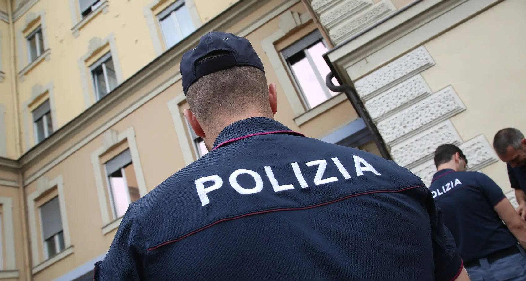 Si toccava al passaggio delle signore. Bolzanino denunciato per atti osceni