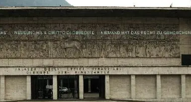 Bolzano: duce a cavallo, in mostra i 500 progetti per \"depotenziare\" il bassorilievo / Foto - Storia - Scheda