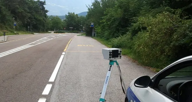 Moto fracassone e veloci: sessanta multe a Caldaro