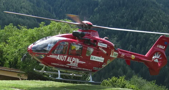 Sulla ferrata senza sicura donna precipita e muore
