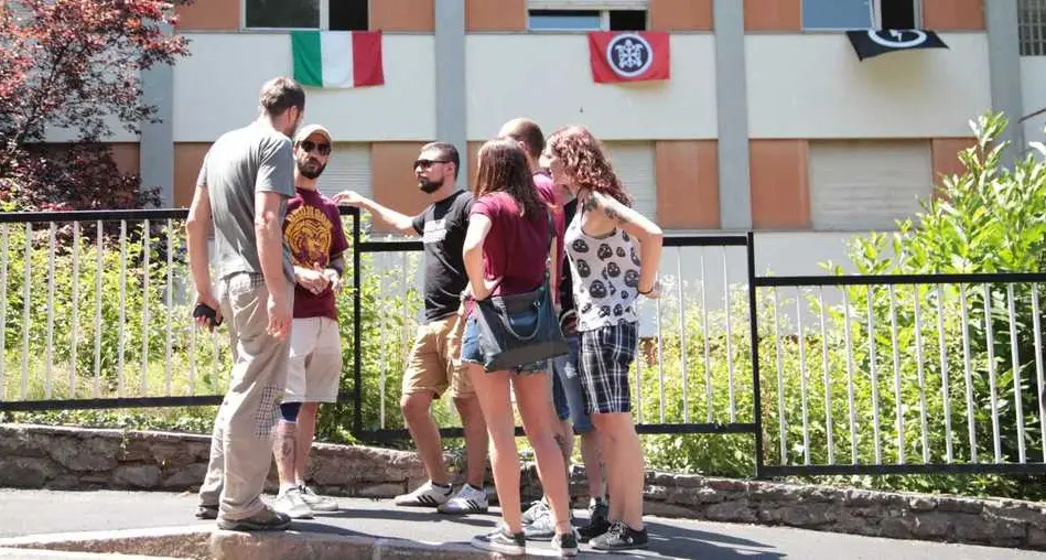Casapound occupa l’ex scuola «La ripuliremo e gestiremo noi»