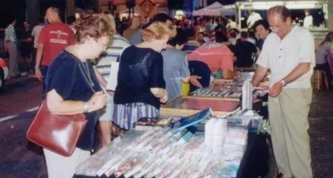 Shopping sotto le stelle pensando anche ai saldi