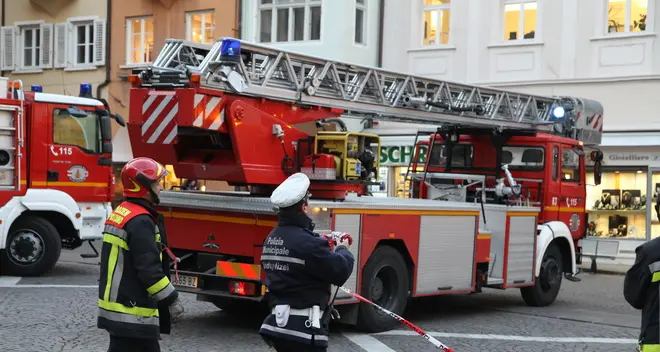 Auto incendiata in via Maso della Pieve