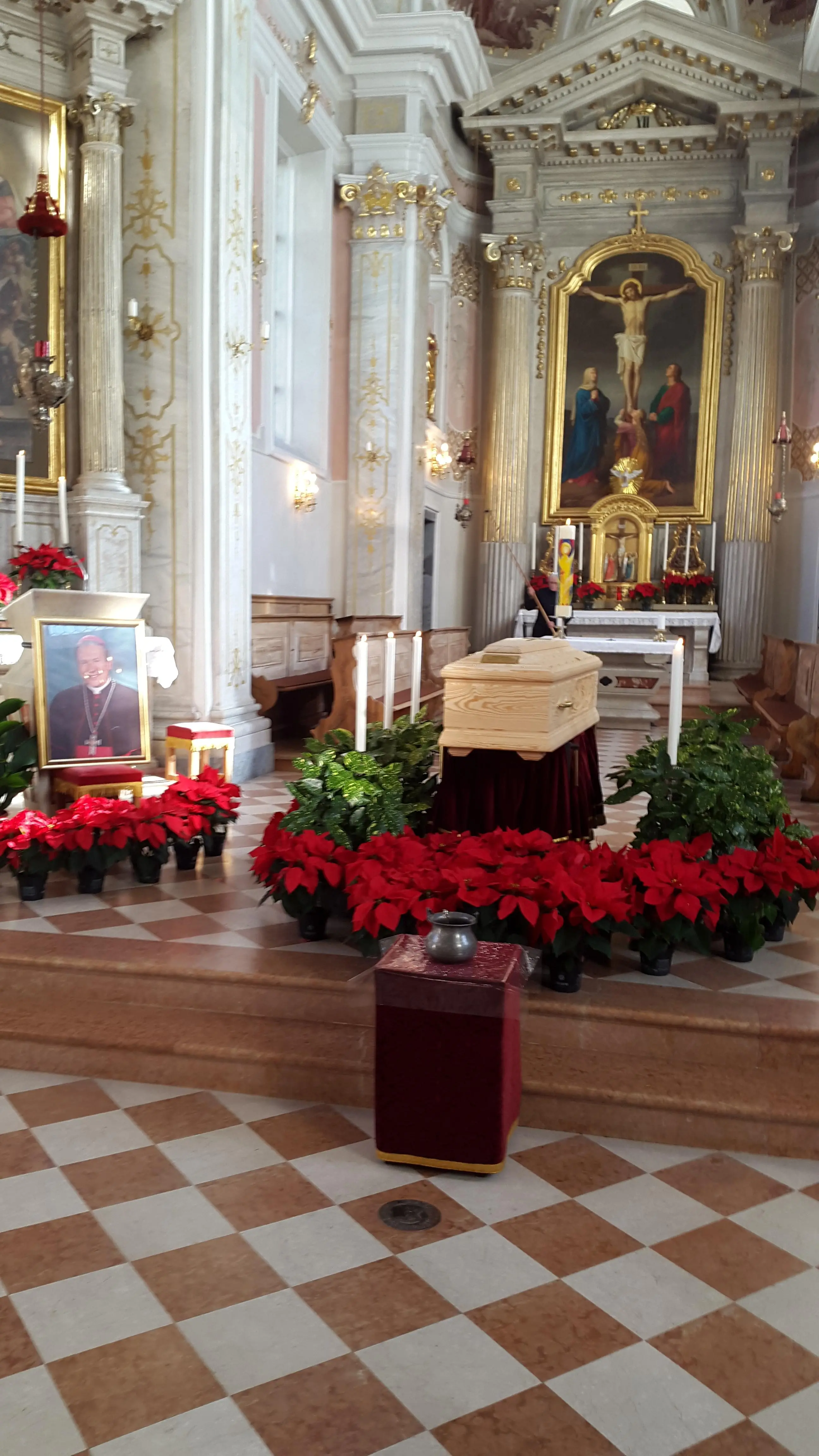 Bressanone, venerdì i funerali del vescovo Golser